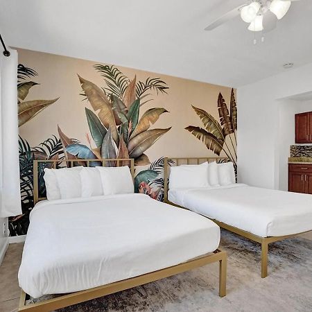 Walk To Dania Beach Christmas Getaway Pool Bagian luar foto