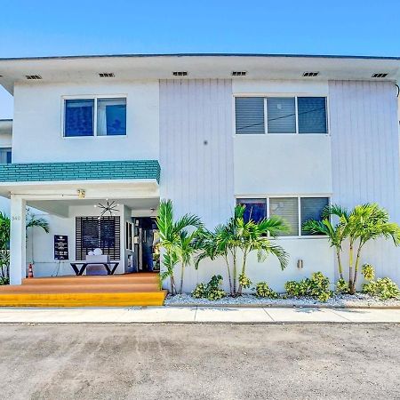 Walk To Dania Beach Christmas Getaway Pool Bagian luar foto