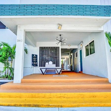 Walk To Dania Beach Christmas Getaway Pool Bagian luar foto