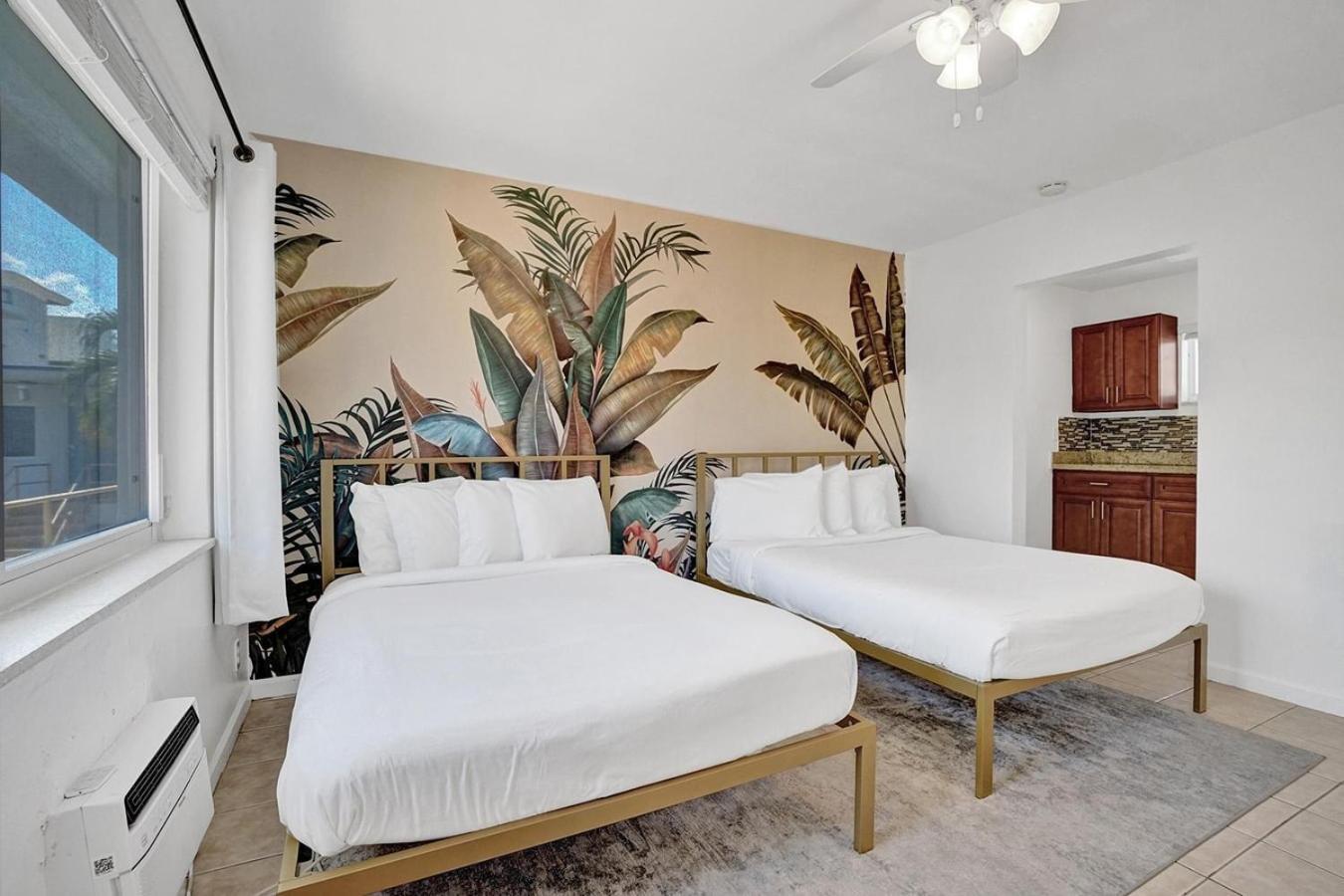 Walk To Dania Beach Christmas Getaway Pool Bagian luar foto