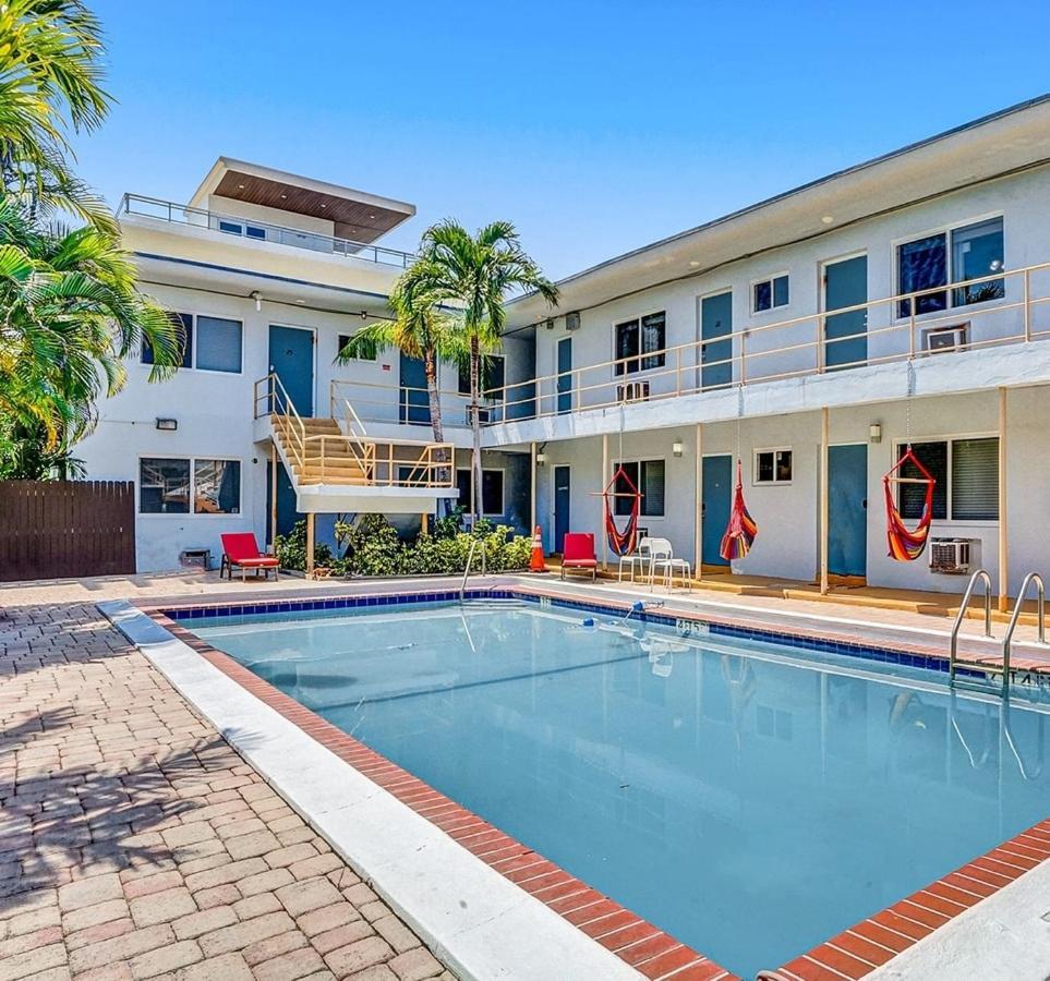 Walk To Dania Beach Christmas Getaway Pool Bagian luar foto