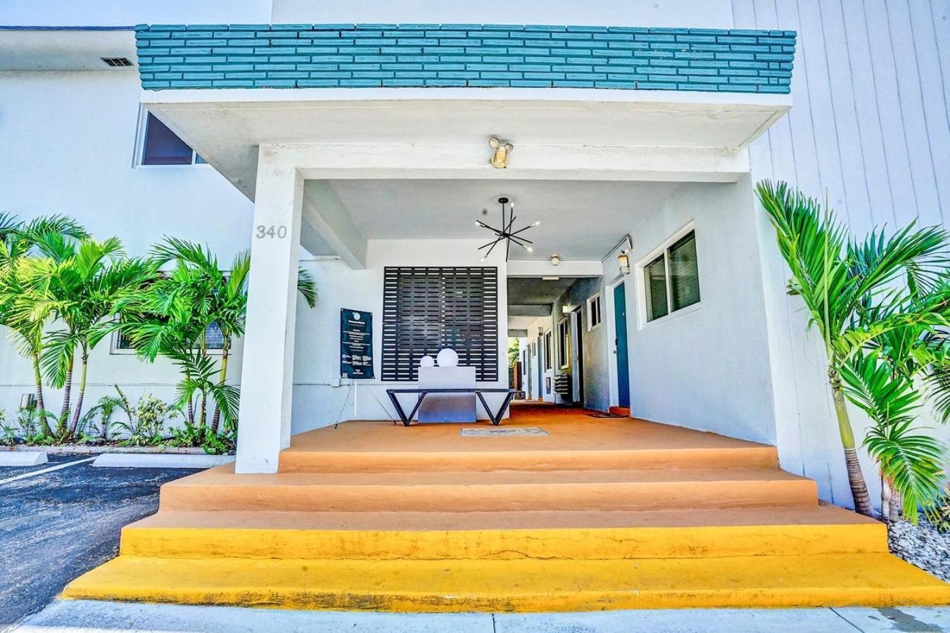 Walk To Dania Beach Christmas Getaway Pool Bagian luar foto