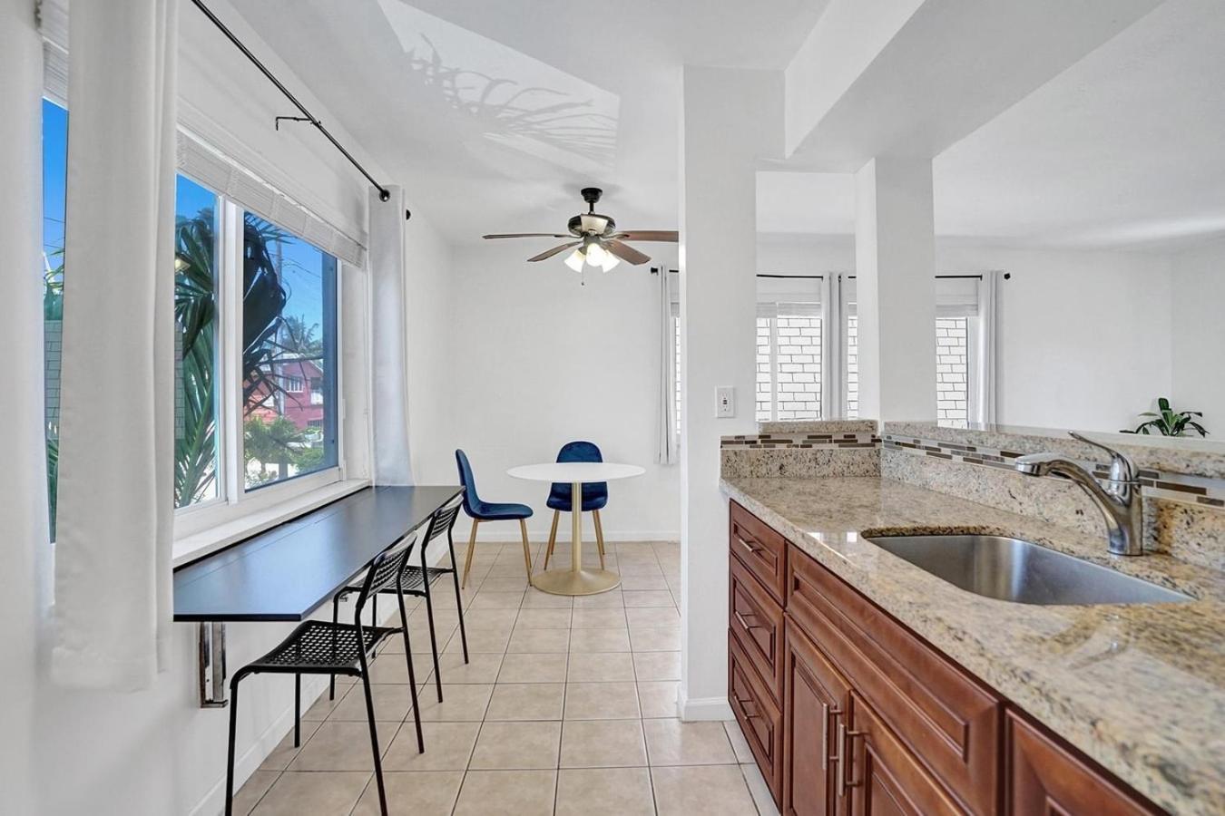Walk To Dania Beach Christmas Getaway Pool Bagian luar foto