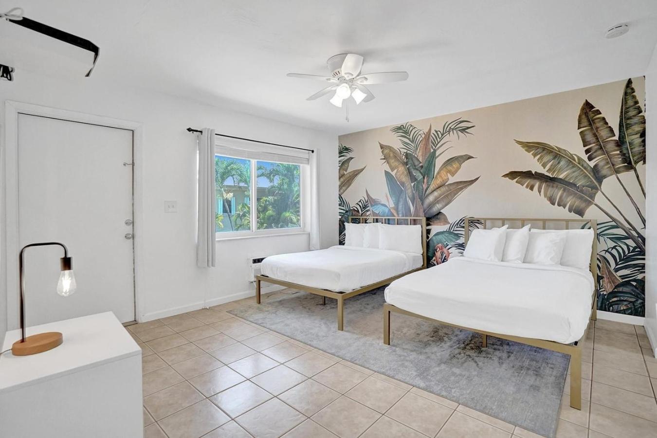 Walk To Dania Beach Christmas Getaway Pool Bagian luar foto
